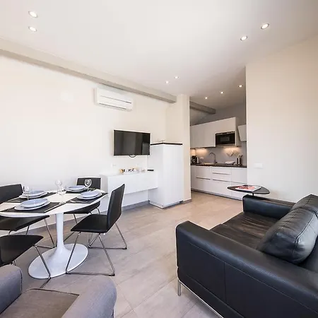 Monica Apartmán
