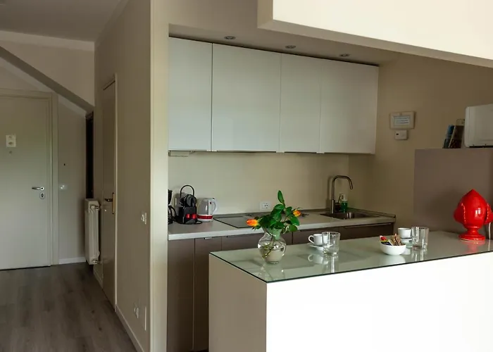 Monica Apartman